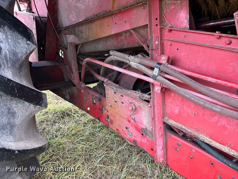 image for item DW7404 1986 Case IH 1660 RWA combine