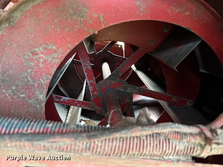 image for item DW7404 1986 Case IH 1660 RWA combine