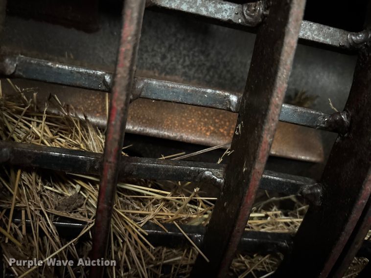 image for item DW7404 1986 Case IH 1660 RWA combine