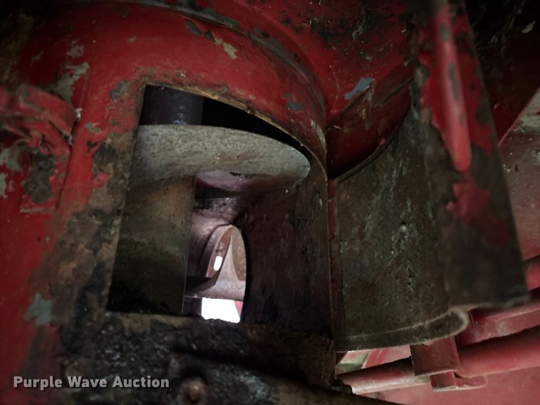 image for item DW7404 1986 Case IH 1660 RWA combine