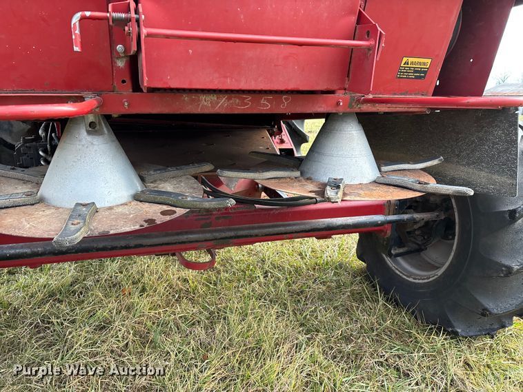 image for item DW7404 1986 Case IH 1660 RWA combine