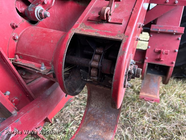 image for item DW7404 1986 Case IH 1660 RWA combine