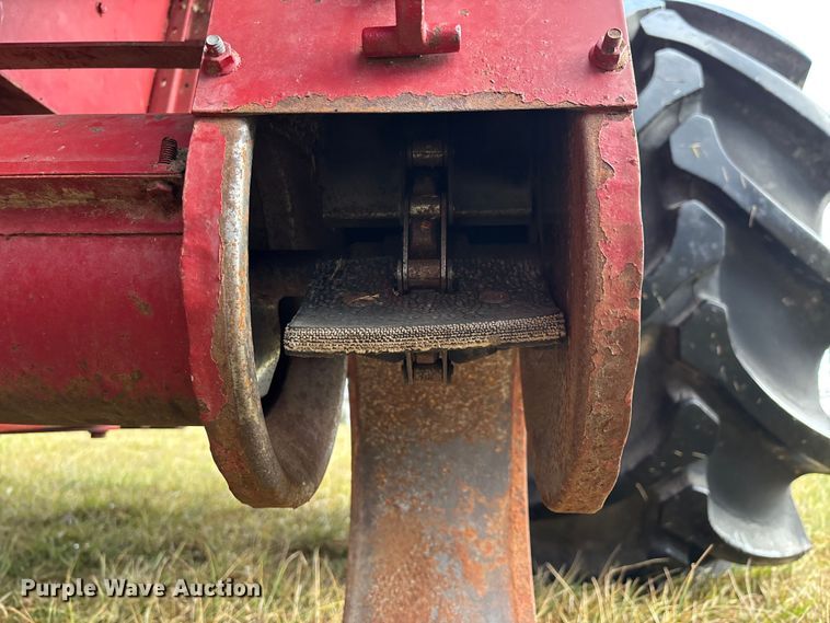 image for item DW7404 1986 Case IH 1660 RWA combine