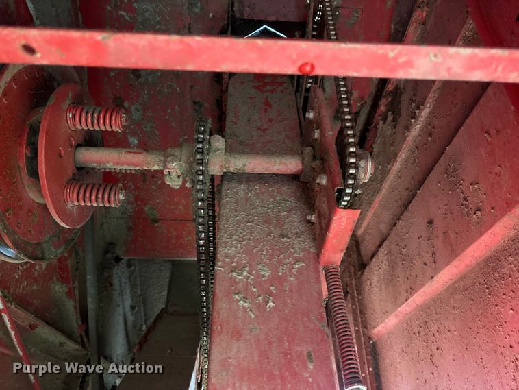 image for item DW7404 1986 Case IH 1660 RWA combine