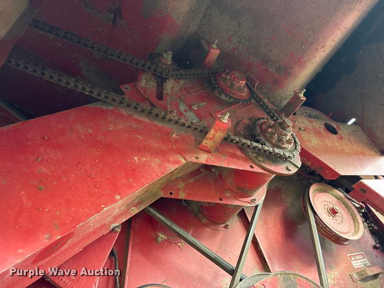 image for item DW7404 1986 Case IH 1660 RWA combine