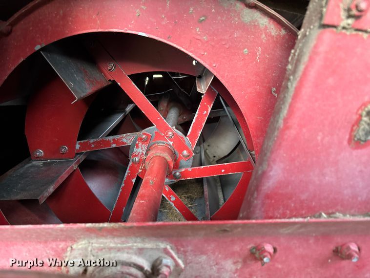 image for item DW7404 1986 Case IH 1660 RWA combine