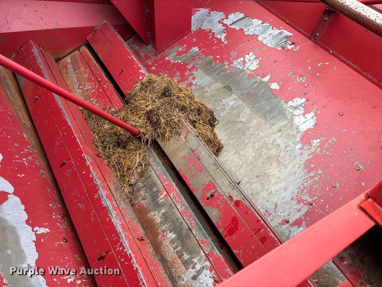 image for item DW7404 1986 Case IH 1660 RWA combine