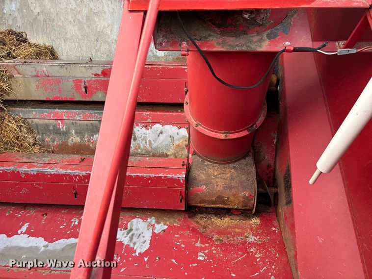 image for item DW7404 1986 Case IH 1660 RWA combine