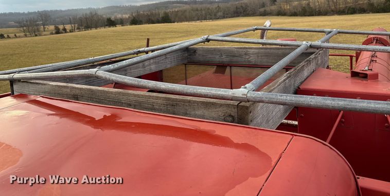 image for item DW7404 1986 Case IH 1660 RWA combine