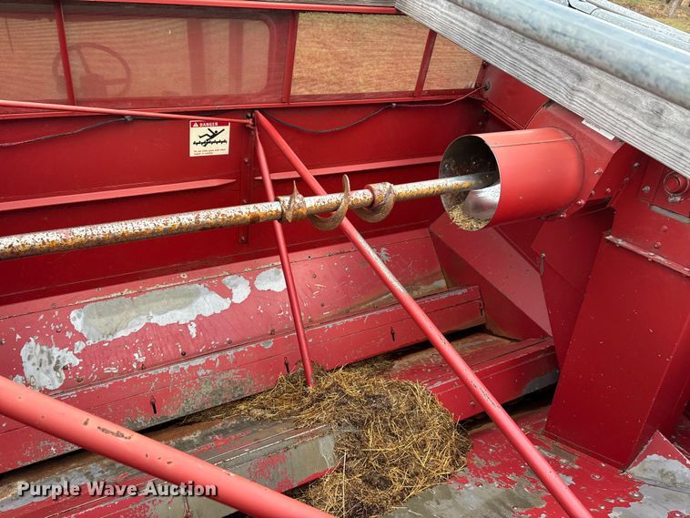 image for item DW7404 1986 Case IH 1660 RWA combine