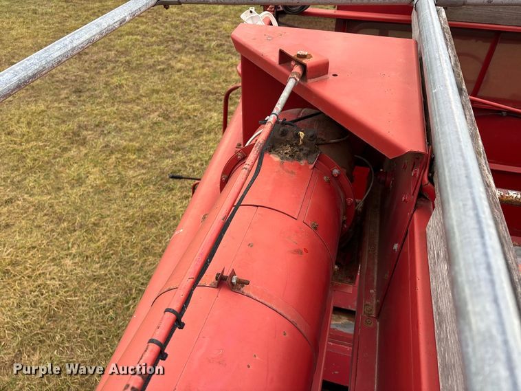 image for item DW7404 1986 Case IH 1660 RWA combine