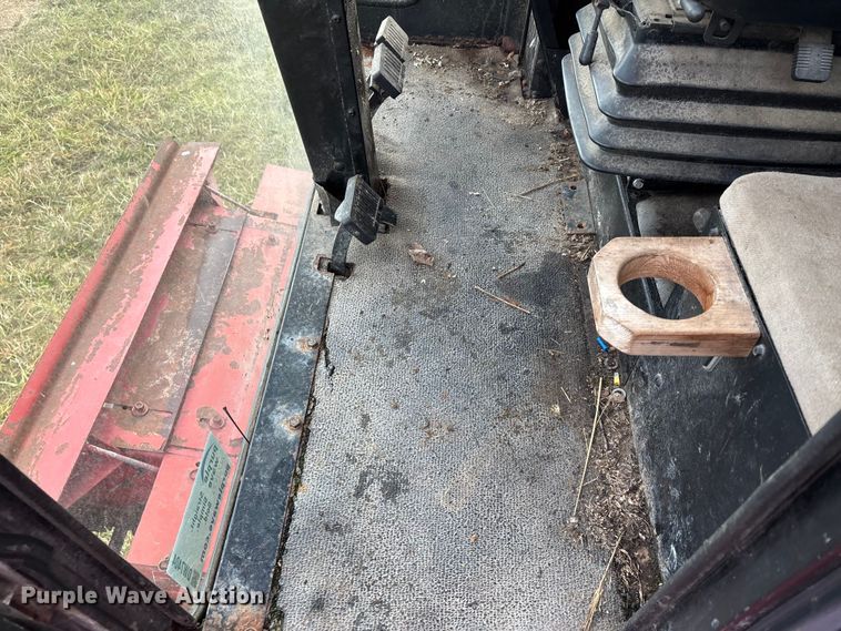 image for item DW7404 1986 Case IH 1660 RWA combine