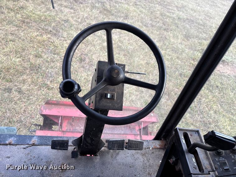 image for item DW7404 1986 Case IH 1660 RWA combine