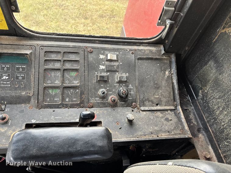 image for item DW7404 1986 Case IH 1660 RWA combine