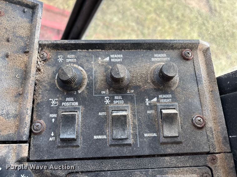 image for item DW7404 1986 Case IH 1660 RWA combine