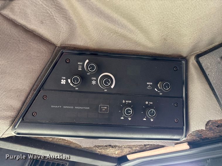 image for item DW7404 1986 Case IH 1660 RWA combine