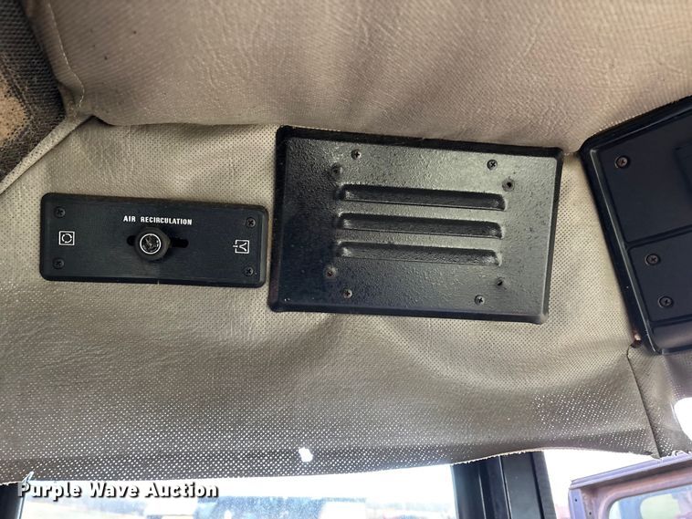 image for item DW7404 1986 Case IH 1660 RWA combine