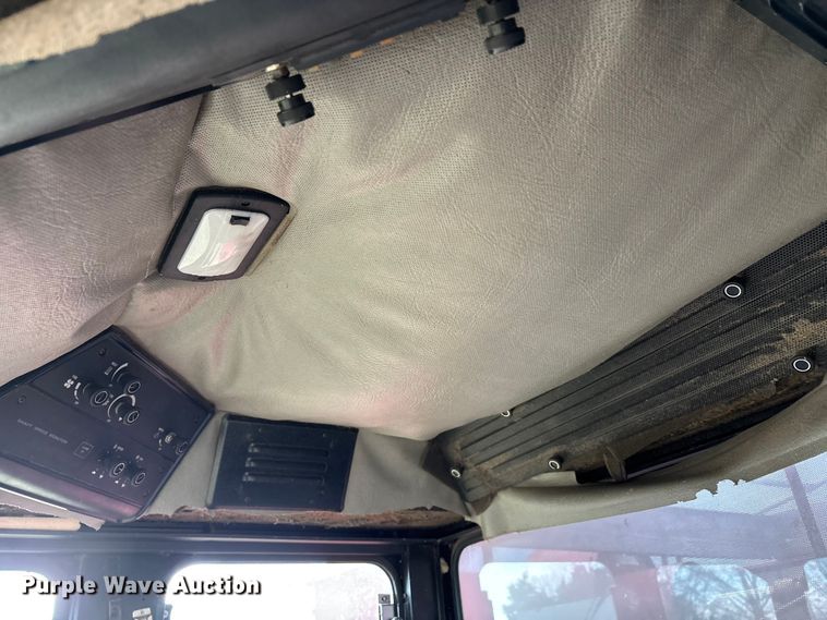 image for item DW7404 1986 Case IH 1660 RWA combine