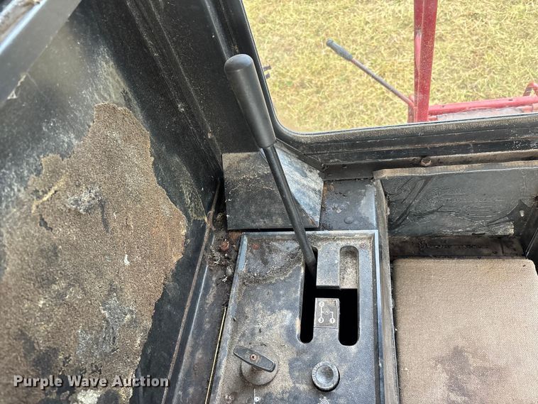 image for item DW7404 1986 Case IH 1660 RWA combine