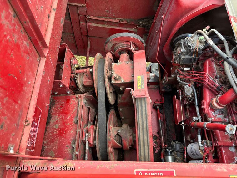 image for item DW7404 1986 Case IH 1660 RWA combine