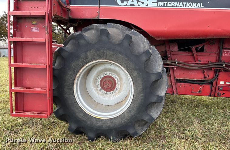 image for item DW7404 1986 Case IH 1660 RWA combine