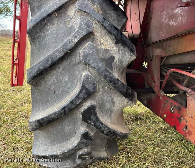 image for item DW7404 1986 Case IH 1660 RWA combine