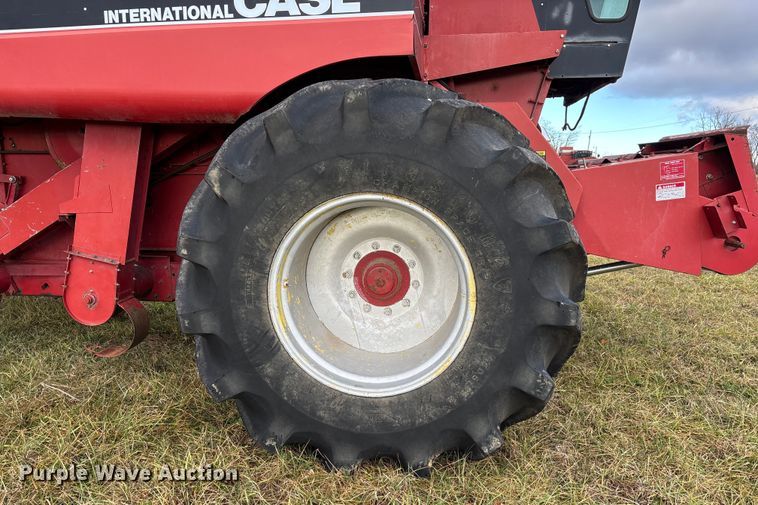 image for item DW7404 1986 Case IH 1660 RWA combine