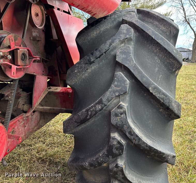 image for item DW7404 1986 Case IH 1660 RWA combine