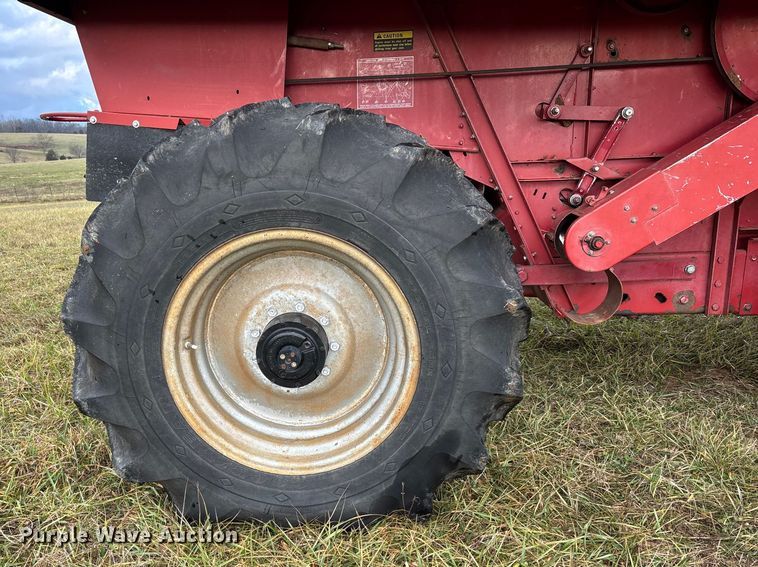 image for item DW7404 1986 Case IH 1660 RWA combine