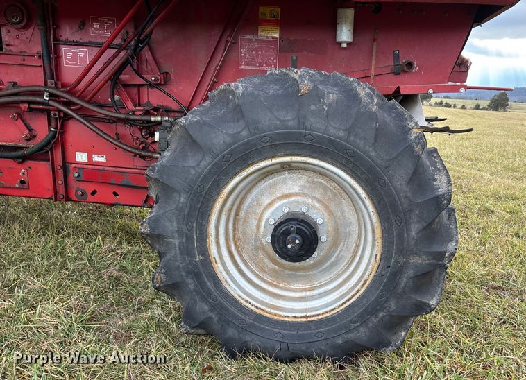 image for item DW7404 1986 Case IH 1660 RWA combine