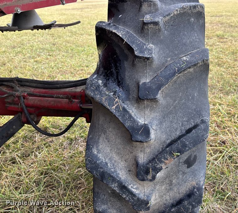 image for item DW7404 1986 Case IH 1660 RWA combine