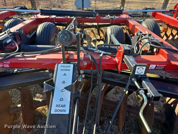image for item DZ3800 Case IH RMX340 tandem disk