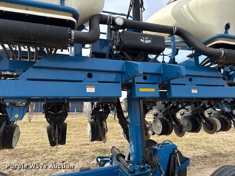 image for item EN0183 Kinze 3660 no-till planter