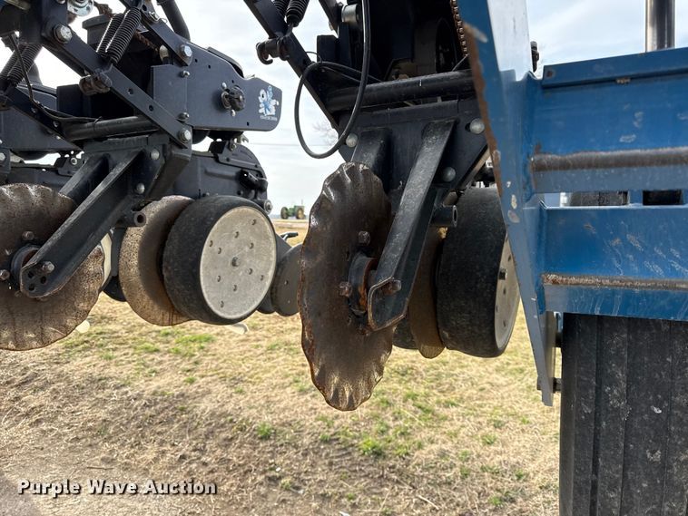 image for item EN0183 Kinze 3660 no-till planter