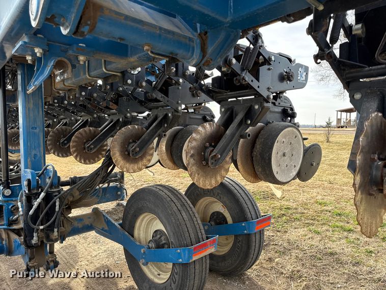 image for item EN0183 Kinze 3660 no-till planter