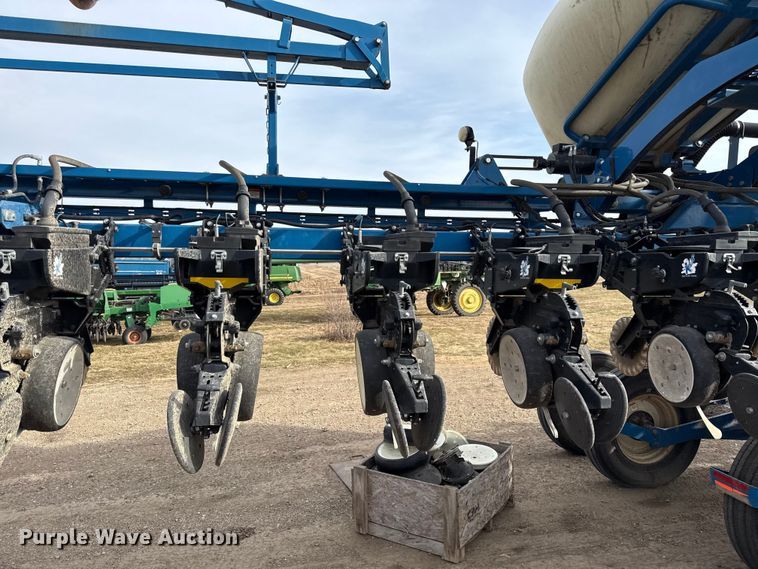 image for item EN0183 Kinze 3660 no-till planter