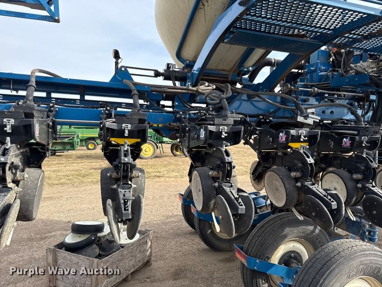 image for item EN0183 Kinze 3660 no-till planter
