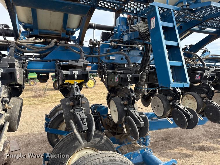 image for item EN0183 Kinze 3660 no-till planter