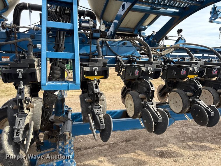 image for item EN0183 Kinze 3660 no-till planter