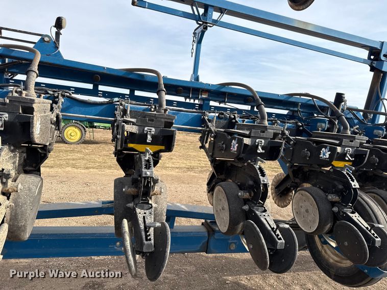 image for item EN0183 Kinze 3660 no-till planter