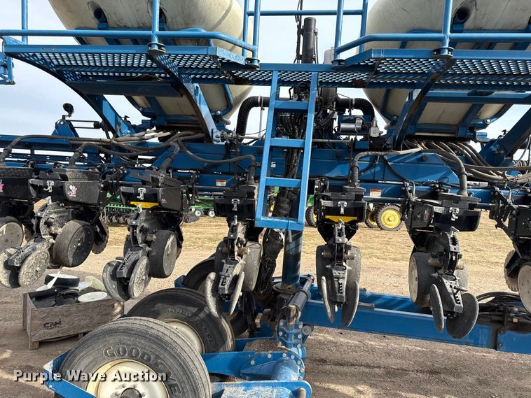 image for item EN0183 Kinze 3660 no-till planter