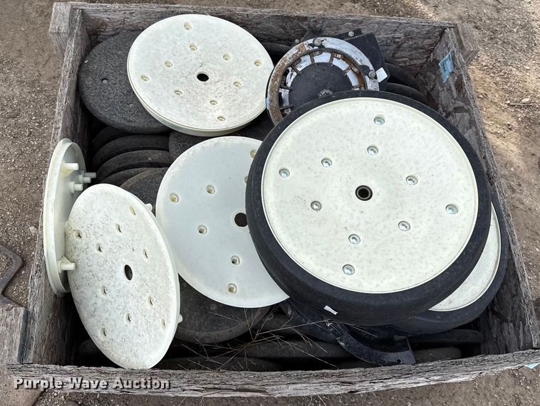 image for item EN0183 Kinze 3660 no-till planter