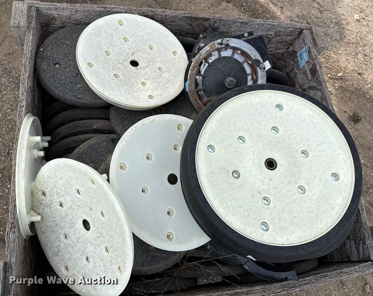 image for item EN0183 Kinze 3660 no-till planter