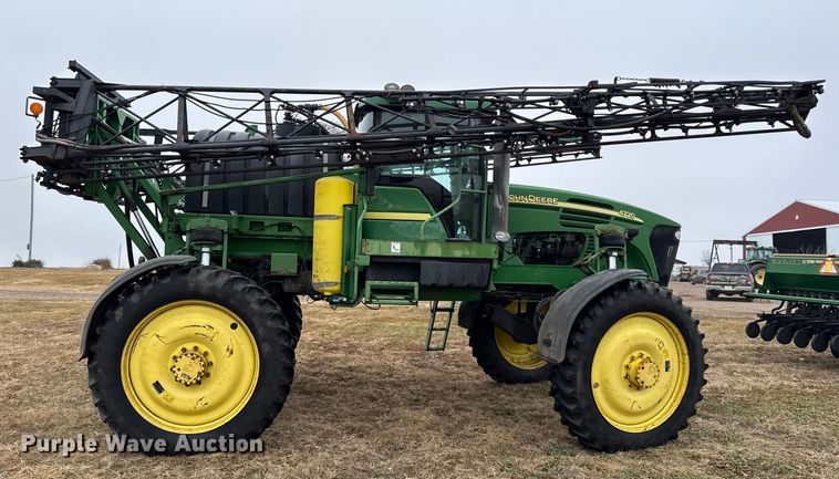 image for item EN0184 2005 John Deere 4720 sprayer
