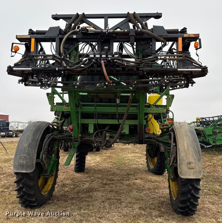 image for item EN0184 2005 John Deere 4720 sprayer