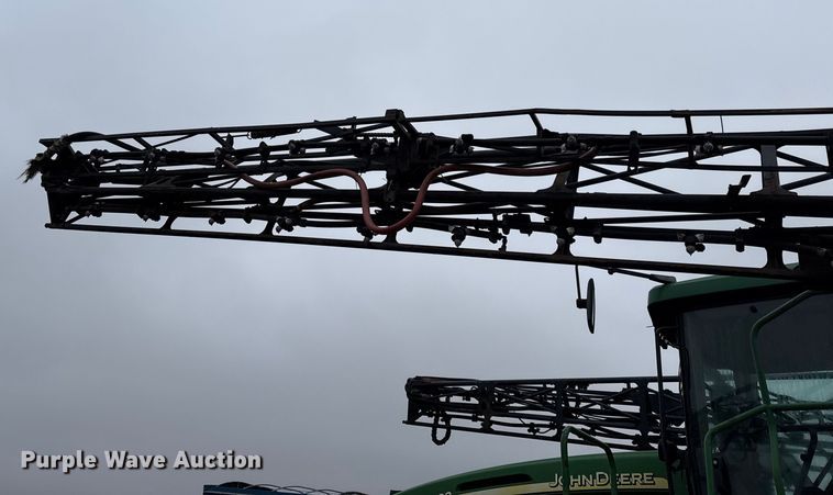 image for item EN0184 2005 John Deere 4720 sprayer