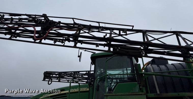 image for item EN0184 2005 John Deere 4720 sprayer