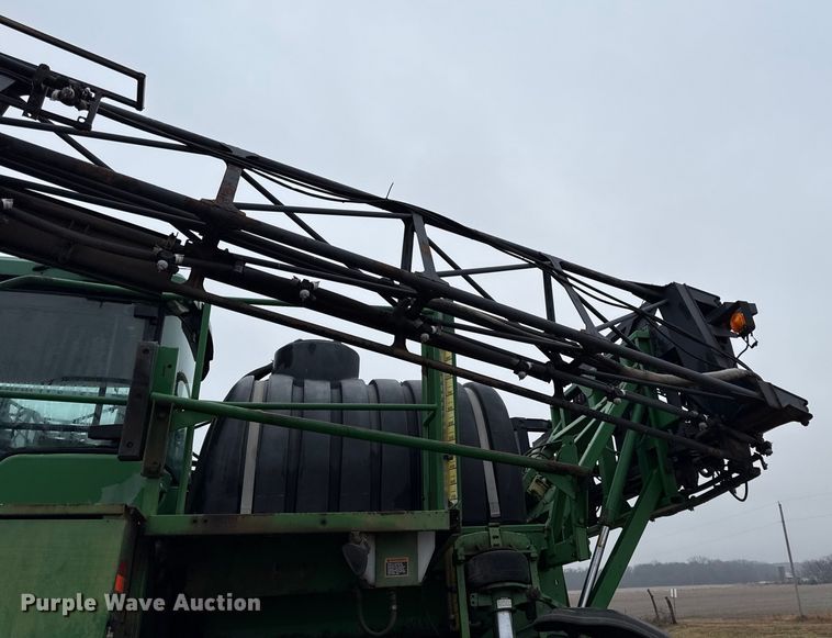 image for item EN0184 2005 John Deere 4720 sprayer