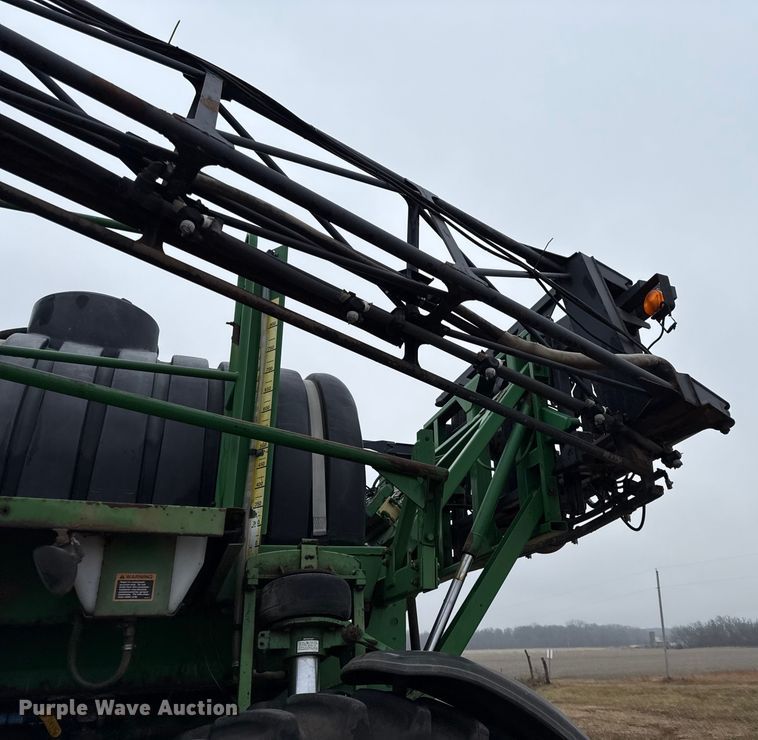 image for item EN0184 2005 John Deere 4720 sprayer