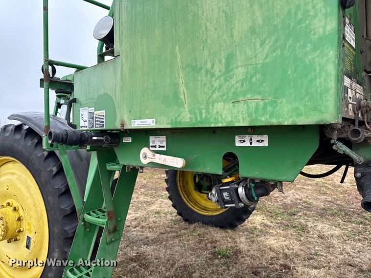 image for item EN0184 2005 John Deere 4720 sprayer